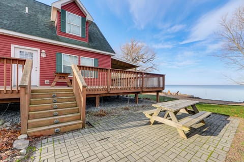 Canastota Vacation Rental | 4BR | 2BA | 2,050 Sq Ft | Stairs Required