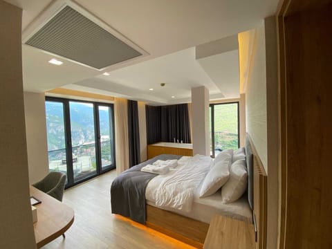 Superior Room | Minibar, in-room safe, desk, laptop workspace