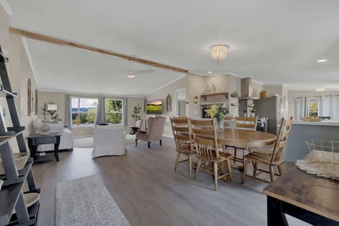 House, Multiple Beds, Hot Tub (3565 Morris Ranch Sa) | Dining