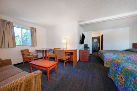 2 King Bed | Desk, iron/ironing board, free WiFi, bed sheets