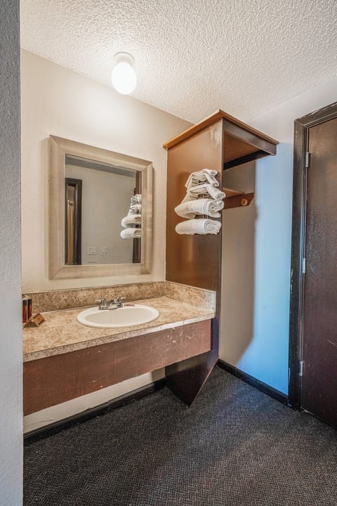 Room, 2 Queen Beds | Bathroom | Free toiletries, towels