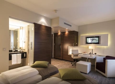 Hypo-allergenic bedding, desk, iron/ironing board, travel crib