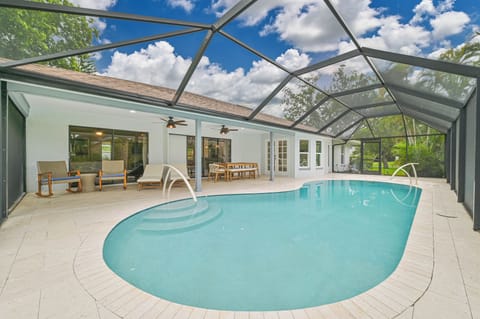 Bonita Vanderbilt - Two deck jets can be switched on along the back side and provide a nice tropical ambiance.