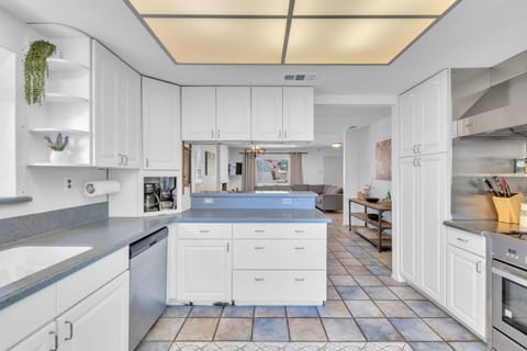 Fully-stocked kitchen with Cosmo professional style gas stove/electric oven with space suitable for a few cooks