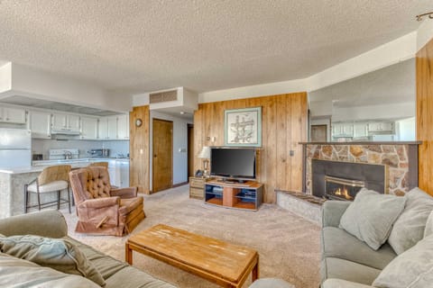 Enjoy peakaboo ocean views from the comfort of this stylish living room! Relax and unwind in this inviting space. 
