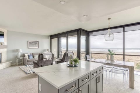 Gather together with a view! Spacious open floor plan & seating for all to enjoy the experience.