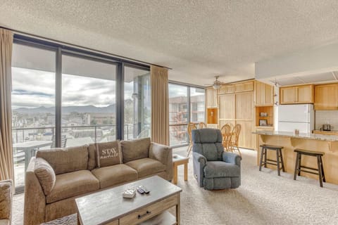 Elevate your vacation! Discover comfort, stunning views, and a truly great experience in our inviting condo. 