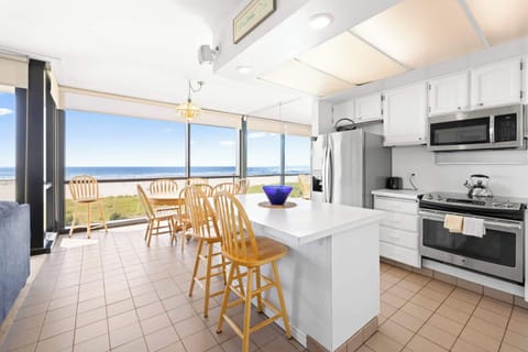 Oceanfront dining & cooking bliss! Full kitchen & dining area with panoramic beach views.