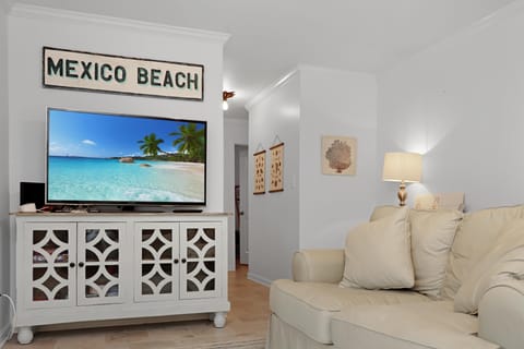 House, Multiple Beds (1st Street Bungalow) | Living area