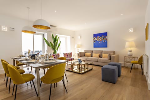 House | 4 bedrooms, desk