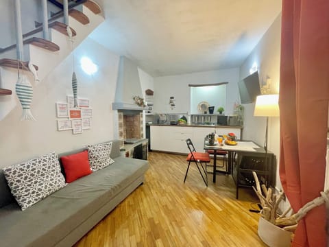 Apartment, Non Smoking | Living area | Flat-screen TV