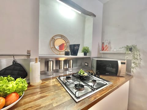 Apartment, Non Smoking | Private kitchen | Electric kettle, toaster