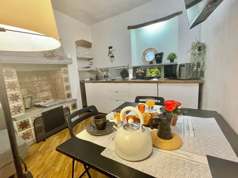 Apartment, Non Smoking | Private kitchen | Electric kettle, toaster