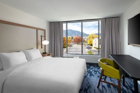 Room, 1 King Bed, Mountain View | Premium bedding, down comforters, pillowtop beds, desk