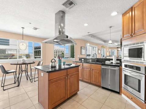 Well-equipped kitchen w/ island seating, ideal for cooking together & casual bites.