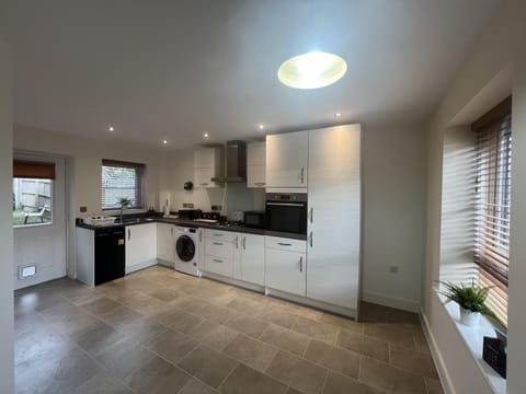 House | Private kitchen | Fridge, microwave, oven, stovetop