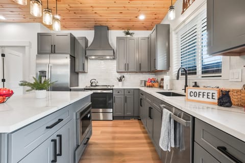Neat and clean modern kitchen
