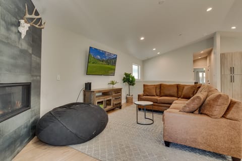 - Spacious living room with sectional sofa and fireplace  
- Flat-screen TV for streaming and cozy nights in  
- Mountain cabin style with comfort for the whole family