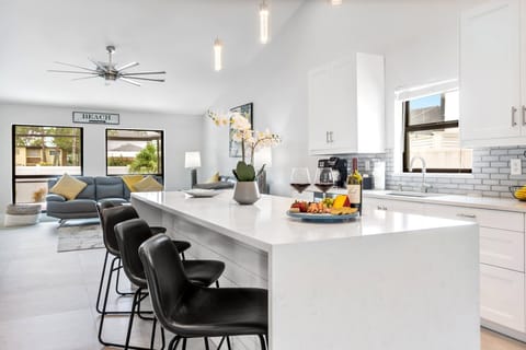 Discover our amazing kitchen featuring a stunning island, perfect for meal prep