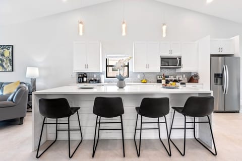  The large island seats are ideal for morning coffee or evening wine.
