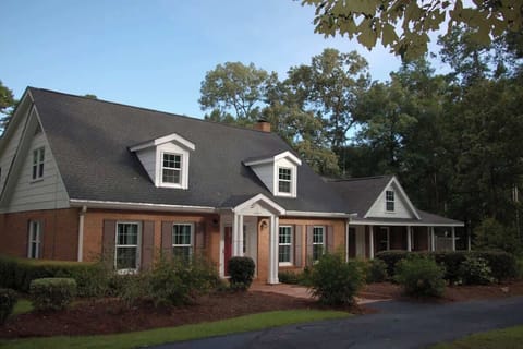 Casa De Suenos is unlike any home you can find in Tallahassee. Situated on 9 private acres and surrounded by mostly acreage close in North East Tallahassee. 4 miles to Publix and Bannerman Crossings. Easy drive downtown on Centerville Rd.