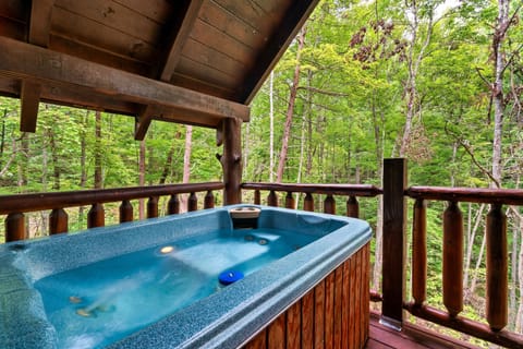 Hot Tub - private on rear deck 