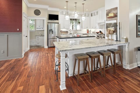 201 Montclair CS TX 023