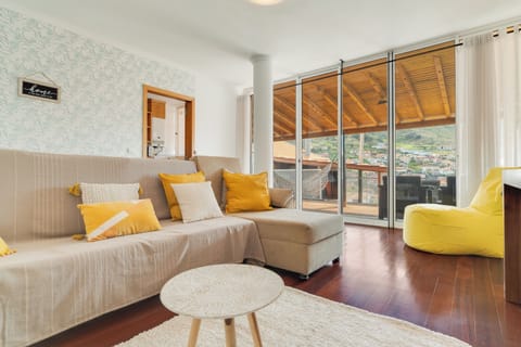 Comfort Apartment, Mountain View | Living area | 35-inch flat-screen TV with cable channels