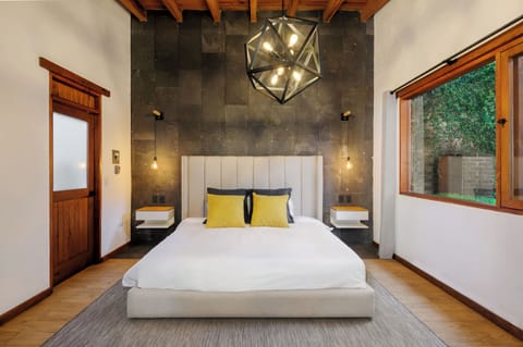 Family House, Mountain View | 6 bedrooms, in-room safe, iron/ironing board, free WiFi