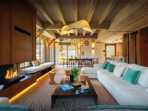 Lounge/Dining