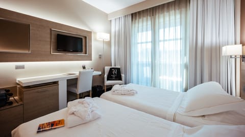 Classic Double or Twin Room | Premium bedding, minibar, in-room safe, desk