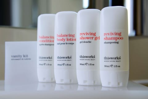 Standard Room | Bathroom | Combined shower/tub, free toiletries, hair dryer, towels