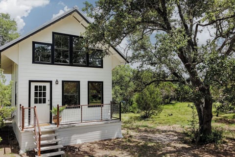 Former art studio that has been beautifully transformed into a contemporary studio