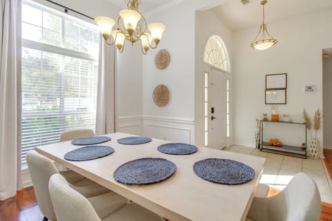 House (4 Bedrooms) | Interior