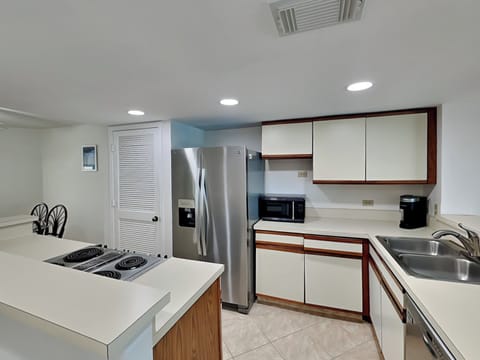 Fully Equipped Kitchen with Stainless Steel Appliances