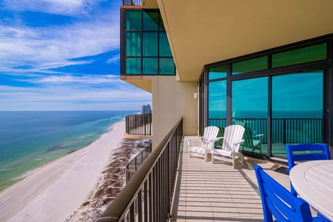 Condo, 3 Bedrooms | Property grounds
