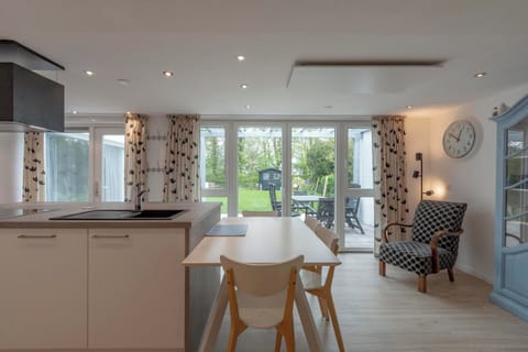 Bungalow | Dining