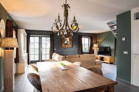 Villa | Dining