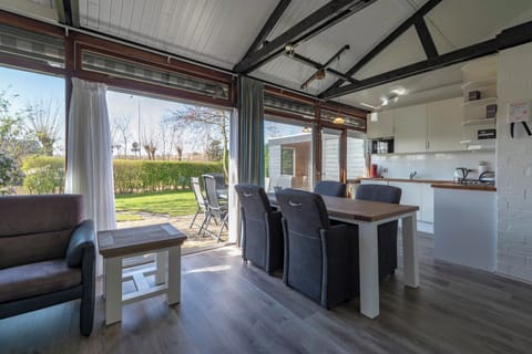 Bungalow | Dining