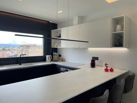 Kitchen - Fully equipped 