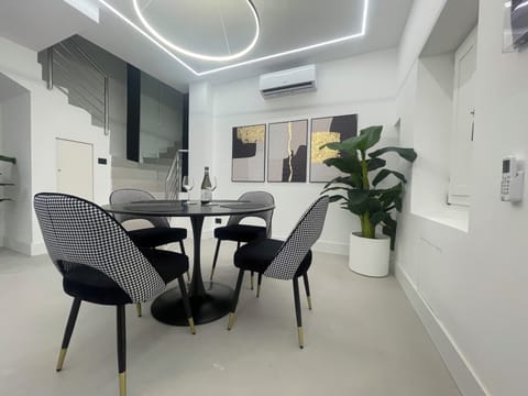 Dining Area with big table (1)