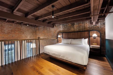 Premium Suite | In-room safe, desk, laptop workspace, blackout drapes