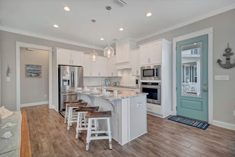 Enjoy breakfast at the oversized kitchen island before hitting the beach!!
