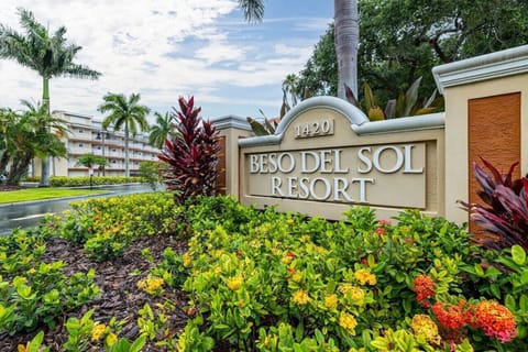 Feel your vacation begin the moment you arrive at our lush and welcoming resort.