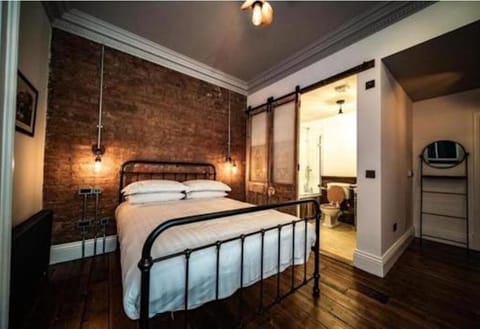 Standard Double Room | Free WiFi