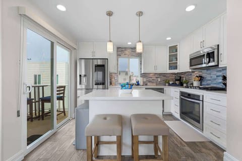 Full size kitchen. We have everything you need and more.