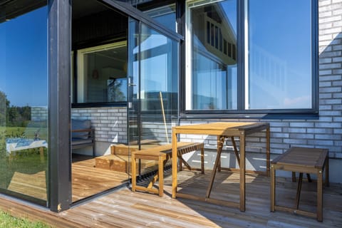 Design Condo, 3 Bedrooms, Lake View | Terrace/patio