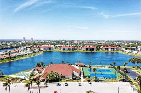 CIN5001 - Cinnamon Cove is just 3.5 miles from Fort Myers Beach. Outdoor amenities include swimming pools, tennis courts, and shuffleboard courts. The busy clubhouse includes two card rooms, a multipurpose room, exercise and crafts room, library, billiards, ping-pong, sauna, and spa.