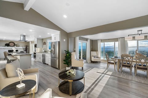 House, 5 Bedrooms | Dining