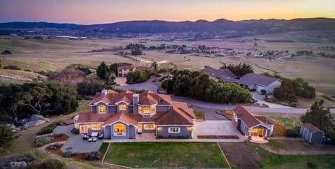 House, 6 Bedrooms | Exterior